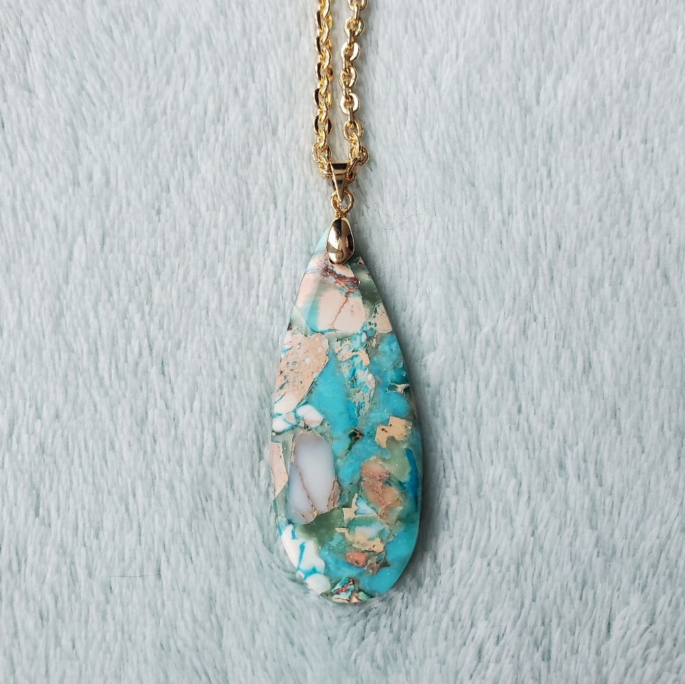 NWT Pendant Alloy Necklace